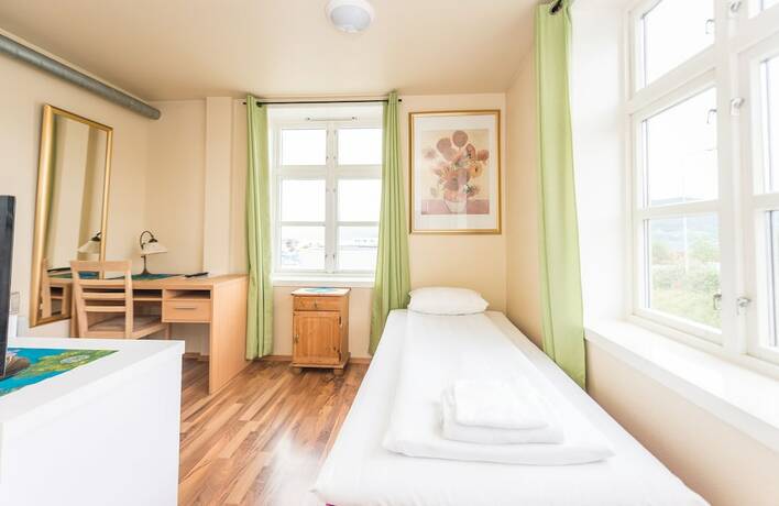 Imagen de la habitación del Hotel Toranes. Foto 20