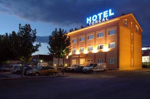 Imagen de los exteriores del Hotel Torcal. Foto 9