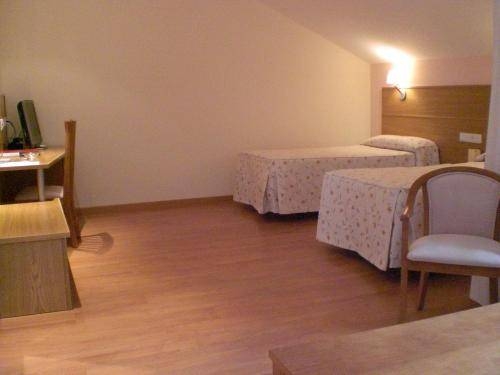 Imagen de la habitación del Hotel Torcal. Foto 3