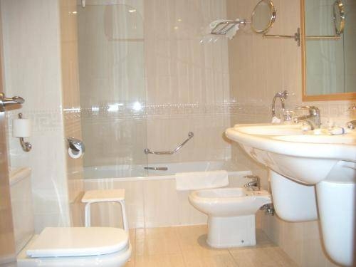 Imagen de la habitación del Hotel Torcal. Foto 4