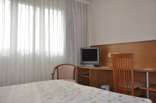Imagen de la habitación del Hotel Torcal. Foto 8
