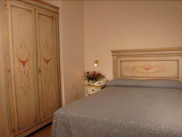 Imagen de la habitación del Hotel Torcolo. Foto 10