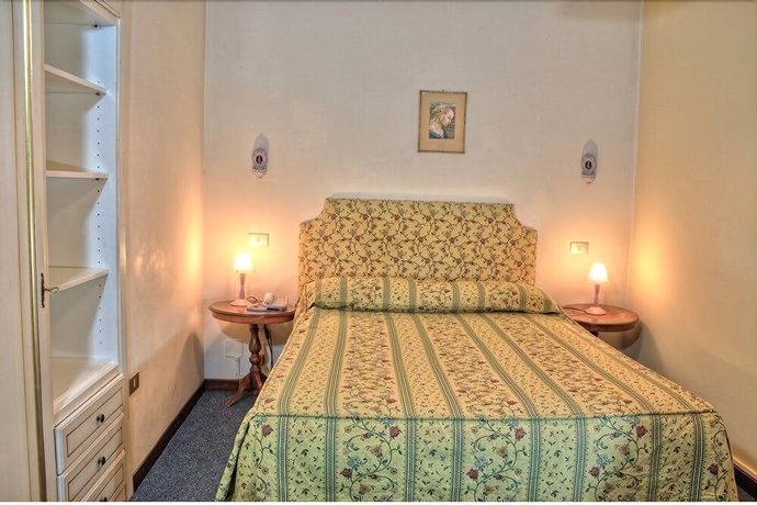 Imagen de la habitación del Hotel Torcolo. Foto 13