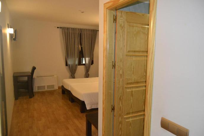 Imagen de la habitación del Hotel Tordesillas. Foto 8