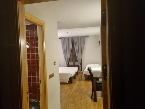 Imagen de la habitación del Hotel Tordesillas. Foto 10