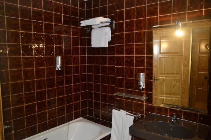 Imagen de la habitación del Hotel Tordesillas. Foto 15