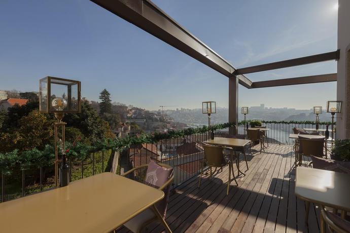 Imagen del bar/restaurante del Hotel Torel Avantgarde. Foto 2