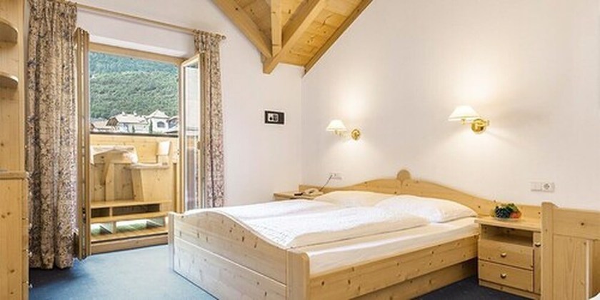 Imagen de la habitación del Hotel Torgglhof Kaltern. Foto 13
