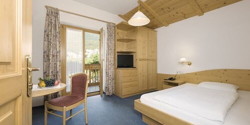Imagen de la habitación del Hotel Torgglhof Kaltern. Foto 15