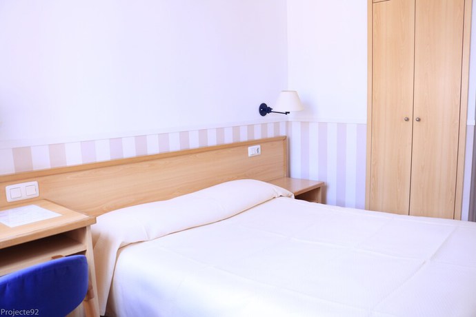 Imagen de la habitación del Hotel Torino, El Masnou. Foto 10