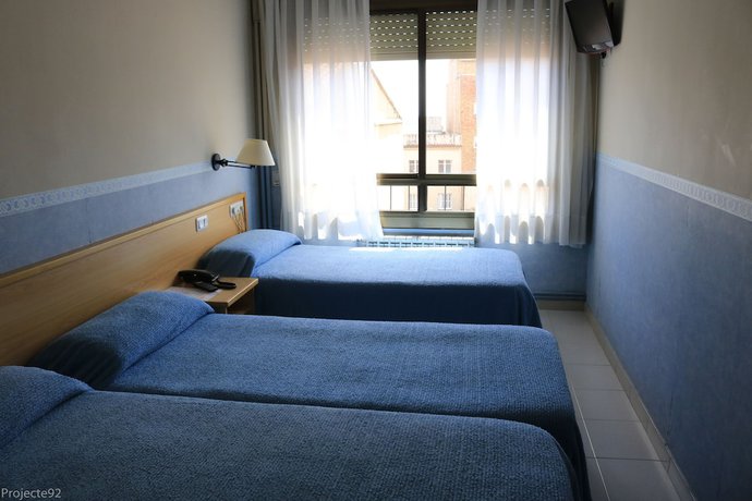 Imagen de la habitación del Hotel Torino, El Masnou. Foto 15