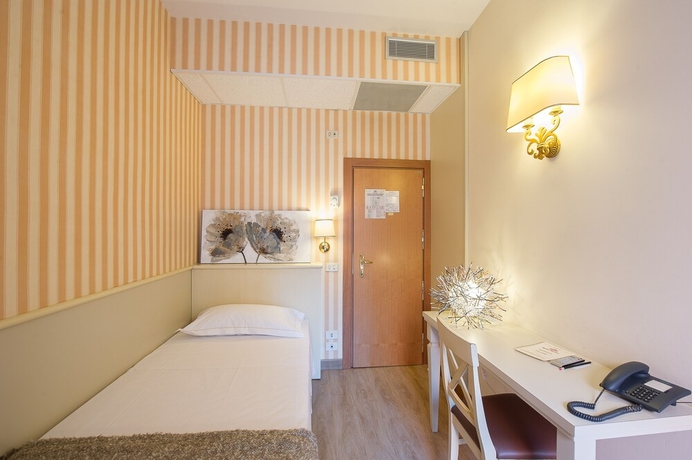 Imagen de la habitación del Hotel Torino, Parma. Foto 6