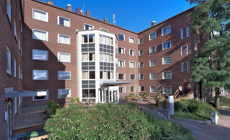 Imagen de los exteriores del Hotel Tornet. Foto 7