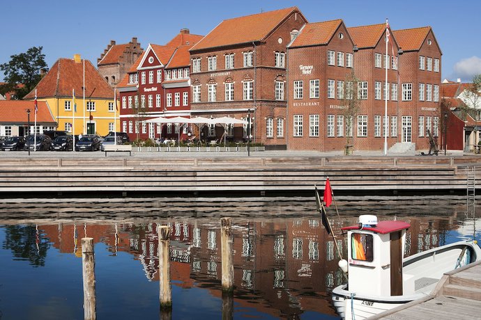 Imagen de los exteriores del Hotel Torn&oslash;es. Foto 11