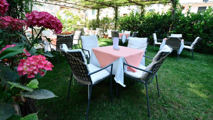 Imagen de los exteriores del Hotel Toro. Foto 16