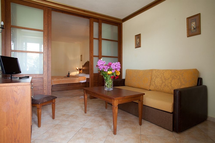 Imagen de los interiores del Hotel Toroni Blue Sea and Spa. Foto 13