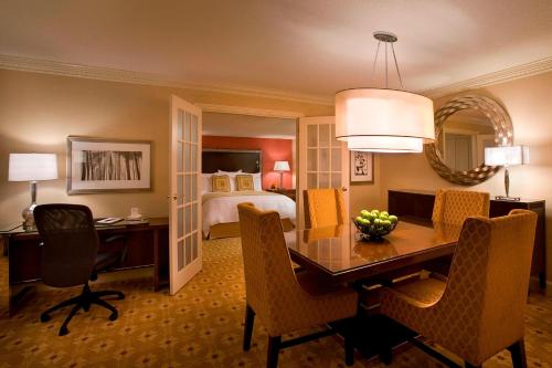 Imagen de la habitación del Hotel Toronto Airport Marriott. Foto 15