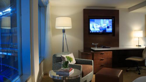 Imagen de la habitación del Hotel Toronto Marriott City Centre. Foto 8