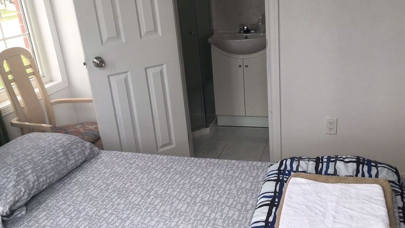 Imagen de la habitación del Hotel Toronto North Travellers Home. Foto 10