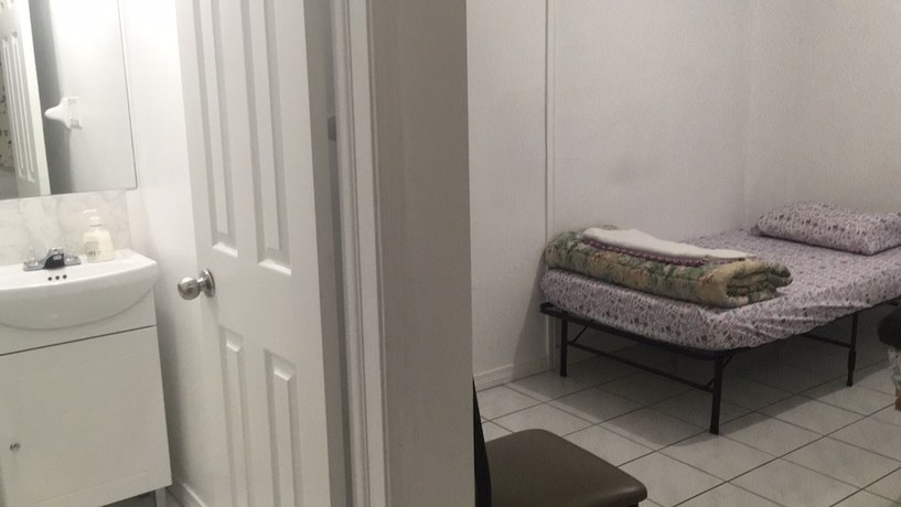 Imagen de la habitación del Hotel Toronto North Travellers Home. Foto 13