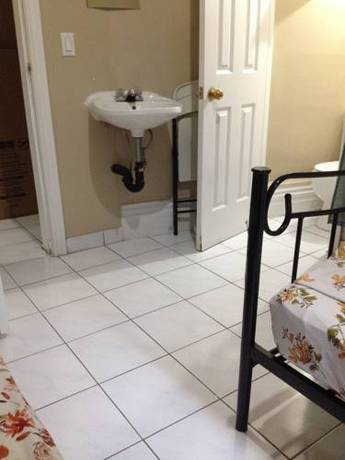 Imagen de la habitación del Hotel Toronto Travellers Home. Foto 5