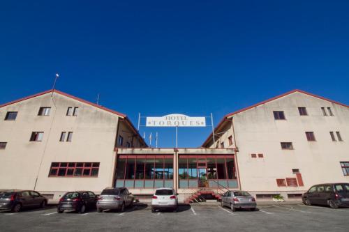 Imagen de los exteriores del Hotel Torques. Foto 5