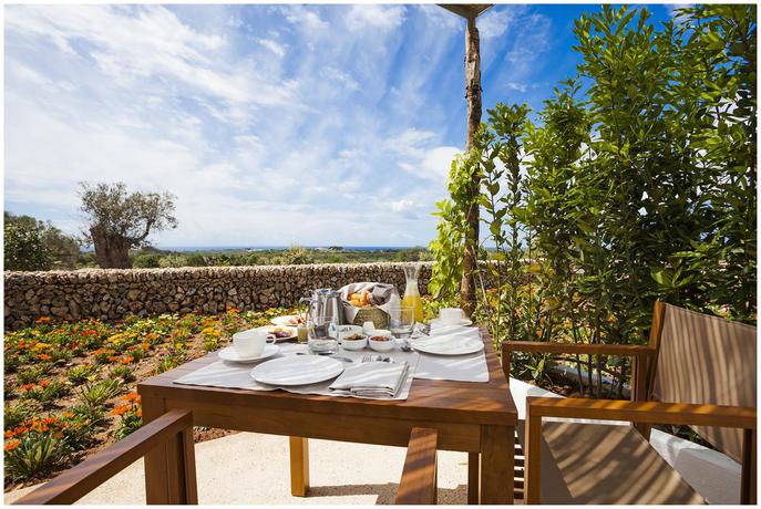 Imagen de los exteriores del Hotel Torralbenc. Foto 14