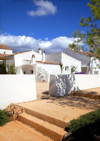 Imagen de los exteriores del Hotel Torralbenc. Foto 17