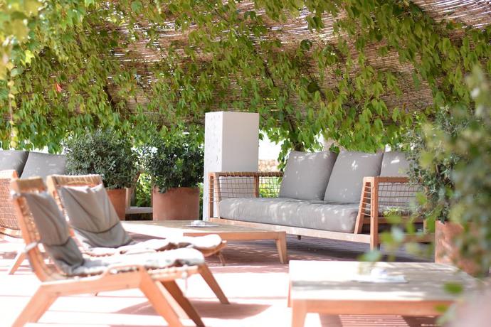 Imagen de los exteriores del Hotel Torralbenc. Foto 18