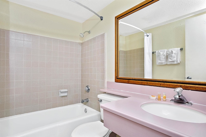 Imagen de la habitación del Hotel Torrance Inn and Suites. Foto 8