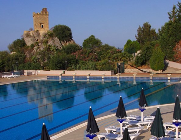 Imagen de la piscina del Hotel Torre Artale. Foto 15