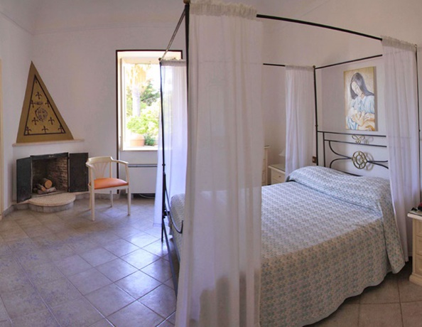 Imagen de la piscina del Hotel Torre Artale. Foto 16