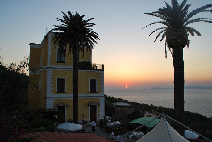 Imagen de los exteriores del Hotel Torre Barbara. Foto 9