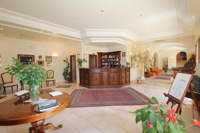 Imagen de los interiores del Hotel Torre Bennistra. Foto 18