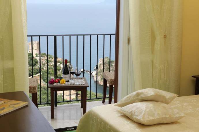 Imagen de la habitación del Hotel Torre Bennistra. Foto 12