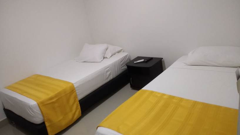 Imagen de la habitación del Hotel Torre Coral. Foto 12