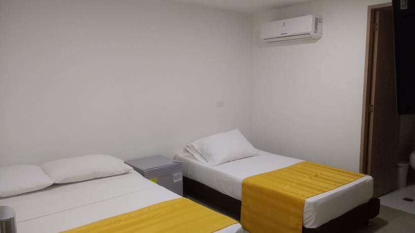 Imagen de la habitación del Hotel Torre Coral. Foto 14