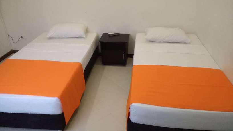 Imagen de la habitación del Hotel Torre Coral. Foto 15