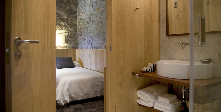 Imagen de la habitación del Hotel Torre De Villademoros. Foto 17