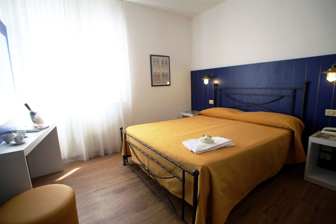 Imagen de la habitación del Hotel Torre Dei Borboni. Foto 3