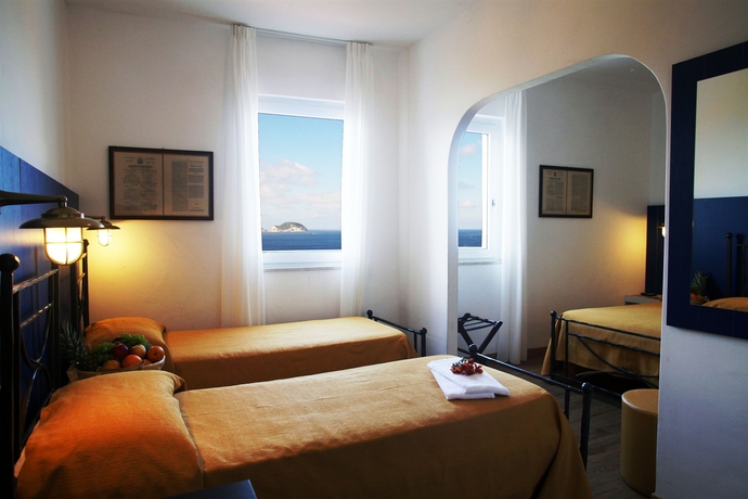 Imagen de la habitación del Hotel Torre Dei Borboni. Foto 4