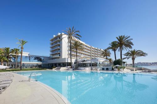Imagen de la piscina del Hotel Torre Del Mar. Foto 37