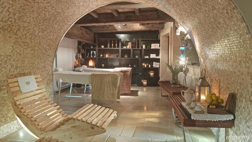 Imagen de los interiores del Hotel Torre Del Parco. Foto 9