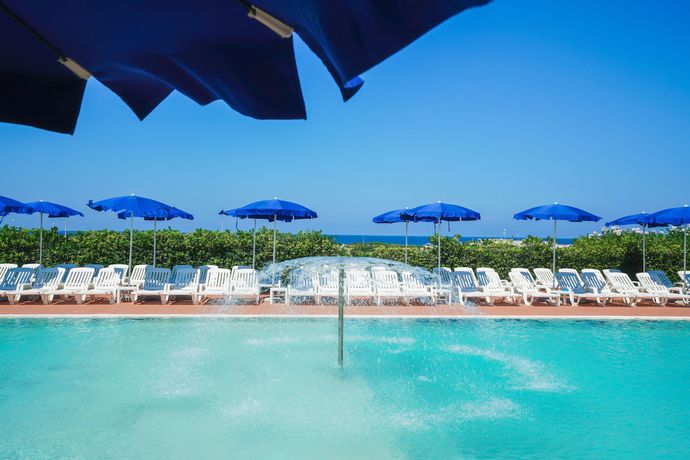 Imagen de la piscina del Hotel Torre Guaceto Greenblu Resort. Foto 13