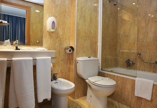 Imagen de la habitación del Hotel Torre Joven. Foto 8