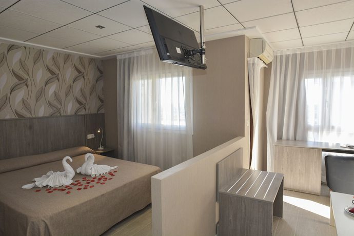 Imagen de la habitación del Hotel Torre Joven. Foto 13