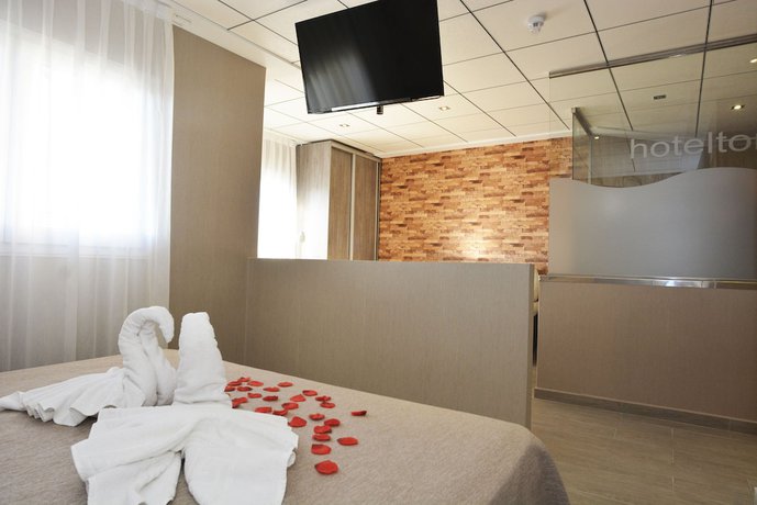 Imagen de la habitación del Hotel Torre Joven. Foto 14