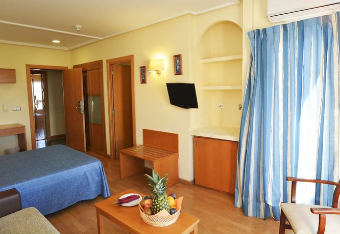 Imagen de la habitación del Hotel Torre Joven. Foto 16