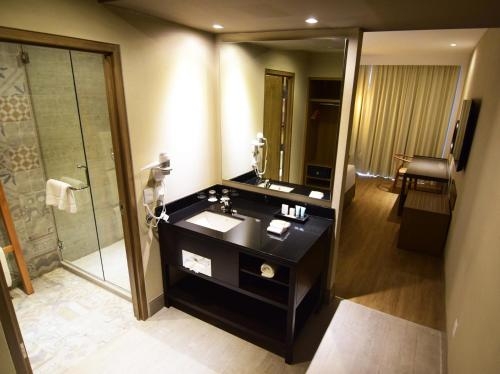 Imagen de la habitación del Hotel Torre Lucerna Ensenada. Foto 6