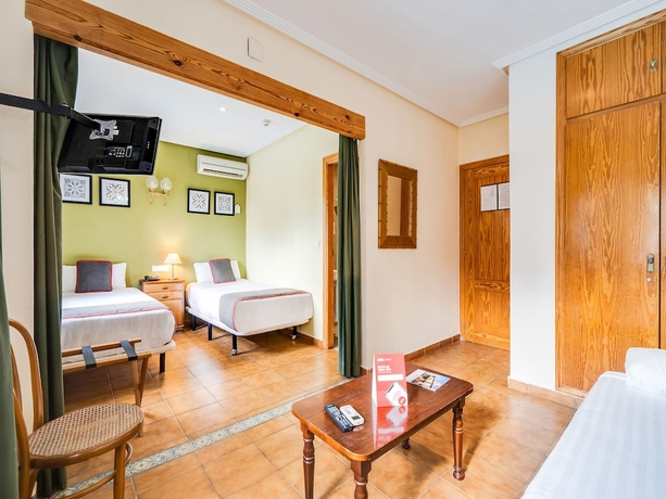 Imagen de la habitación del Hotel Torre San Joan. Foto 2